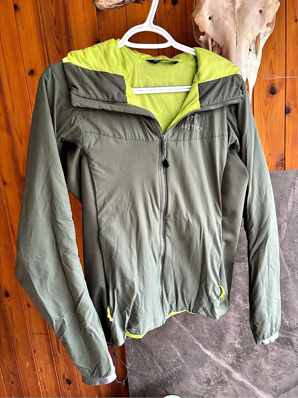 Arc'teryx Atom LT Hoody Jacket in Medium